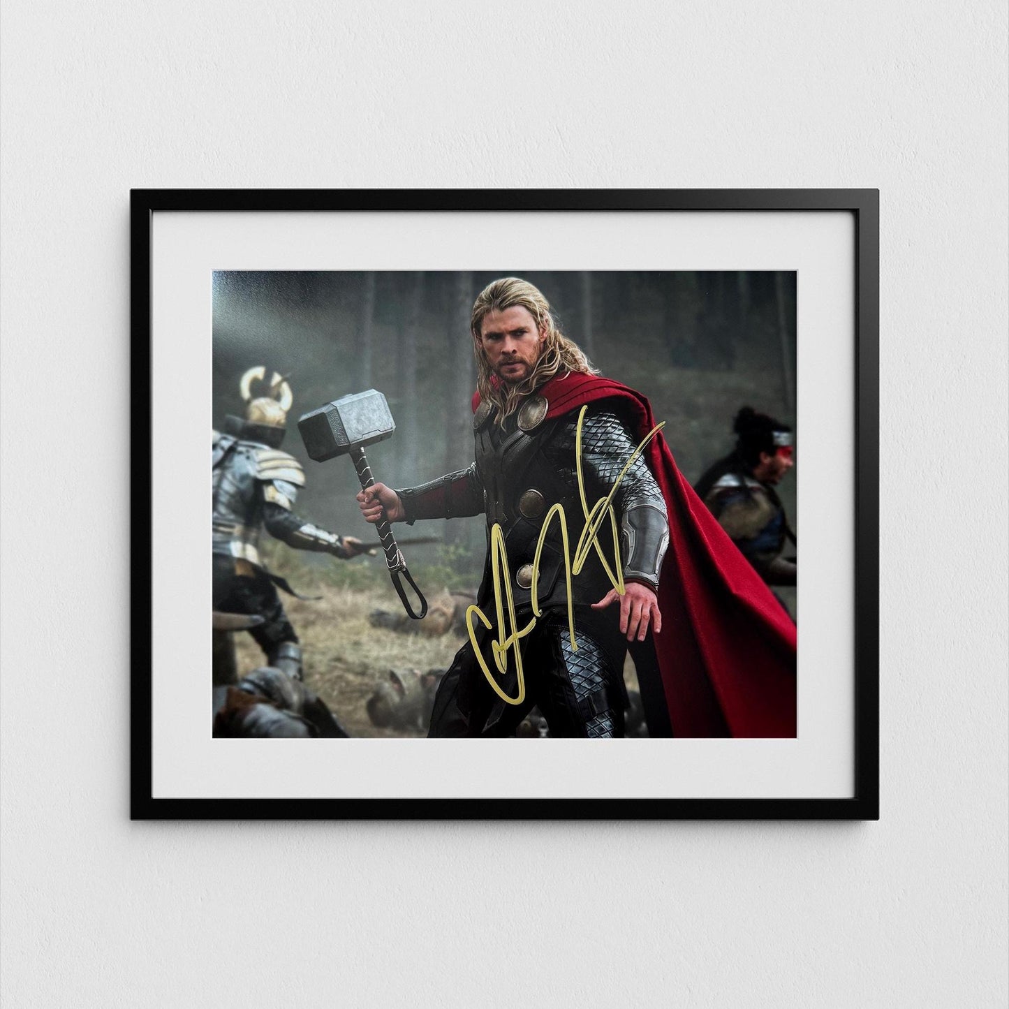 Chris Hemsworth Autograph Thor Avengers Authentic Signed Photo Signature with COA