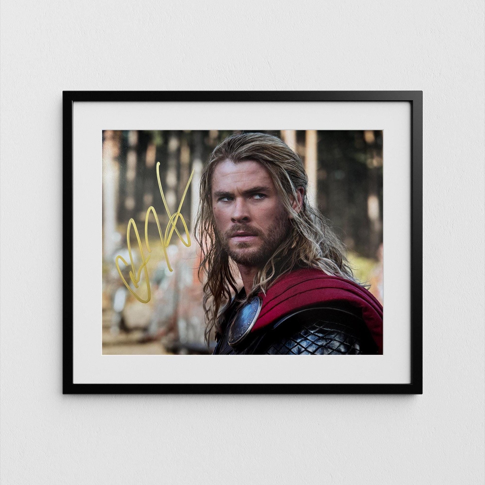 Chris Hemsworth Autograph Thor Avengers Authentic Signed Photo Signature with COA